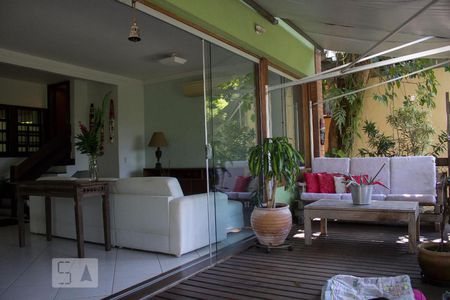 Casa de condomínio à venda com 320m², 6 quartos e 1 vagaVaranda