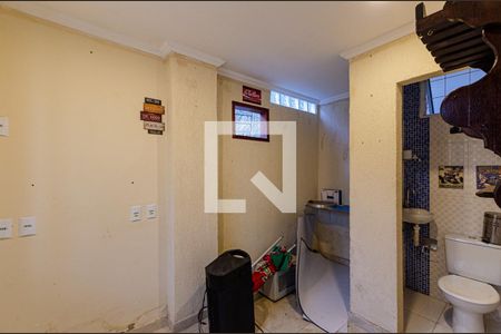 Casa de condomínio à venda com 300m², 3 quartos e 2 vagasQuarto de serviço 