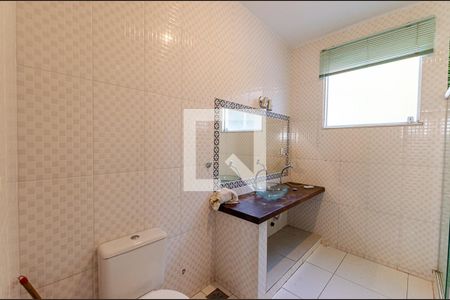 Banheiro da Suíte de casa de condomínio à venda com 3 quartos, 300m² em Badu, Niterói