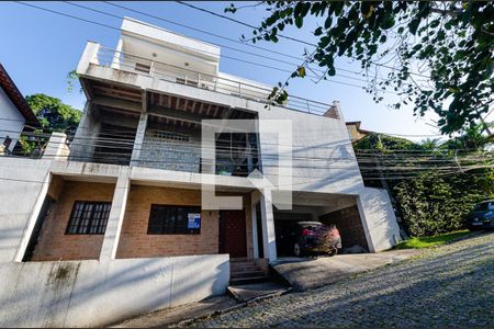 Casa de condomínio à venda com 300m², 3 quartos e 2 vagasFachada
