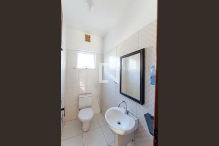 Casa de condomínio à venda com 300m², 3 quartos e 2 vagasBanheiro de serviço 