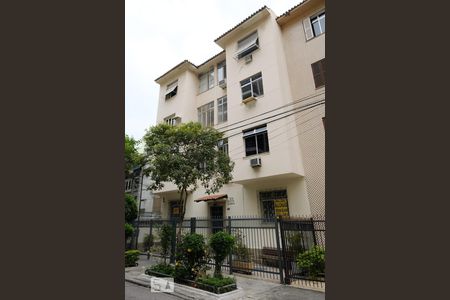 Apartamento à venda com 70m², 2 quartos e sem vaga Apartamento à venda com 70m², 2 quartos e sem vagaFachada