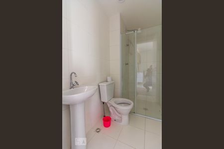 Banheiro de apartamento para alugar com 2 quartos, 39m² em Presidente Altino, Osasco