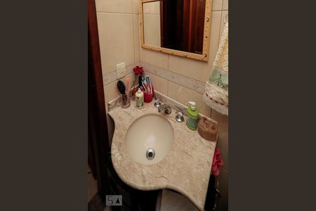 Casa à venda com 200m², 3 quartos e 2 vagasBanheiro da Suíte 2