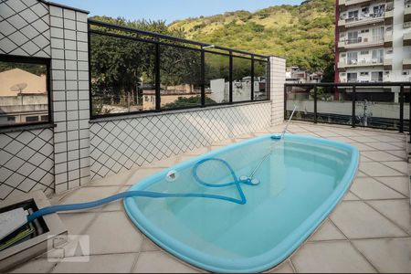 Casa à venda com 200m², 3 quartos e 2 vagasPiscina