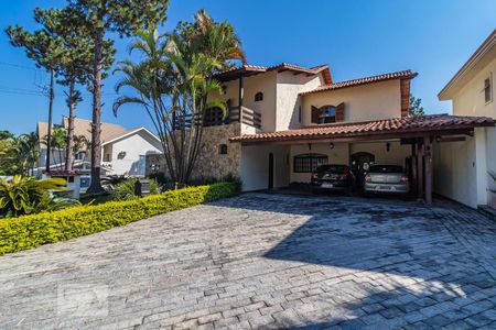 Casa à venda com 455m², 4 quartos e 9 vagas Casa à venda com 455m², 4 quartos e 9 vagasFachada