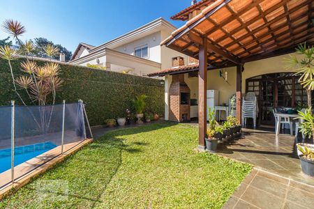 Casa à venda com 455m², 4 quartos e 9 vagas Casa à venda com 455m², 4 quartos e 9 vagasQuintal