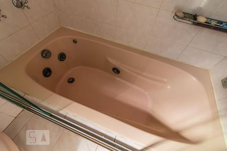 Casa à venda com 455m², 4 quartos e 9 vagas Casa à venda com 455m², 4 quartos e 9 vagasDetalhe do Banheiro da Suíte 2