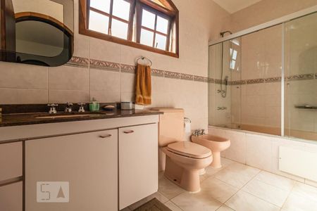 Casa à venda com 455m², 4 quartos e 9 vagas Casa à venda com 455m², 4 quartos e 9 vagasBanheiro da Suíte 2