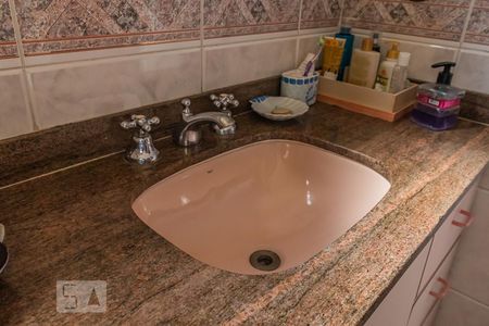 Casa à venda com 455m², 4 quartos e 9 vagas Casa à venda com 455m², 4 quartos e 9 vagasDetalhe do Banheiro da Suíte 3