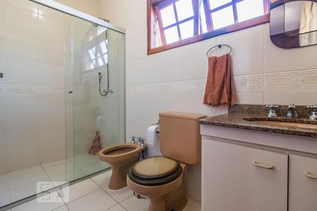 Casa à venda com 455m², 4 quartos e 9 vagas Casa à venda com 455m², 4 quartos e 9 vagasBanheiro da Suíte 4