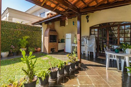 Casa à venda com 455m², 4 quartos e 9 vagas Casa à venda com 455m², 4 quartos e 9 vagasQuintal