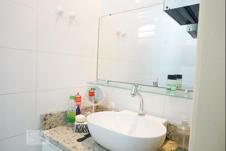 Casa à venda com 100m², 4 quartos e 3 vagasCasa 1 - Banheiro