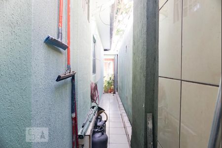 Casa à venda com 100m², 4 quartos e 3 vagasCasa 1 - Corredor lateral