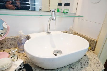 Casa à venda com 100m², 4 quartos e 3 vagasCasa 1 - Banheiro