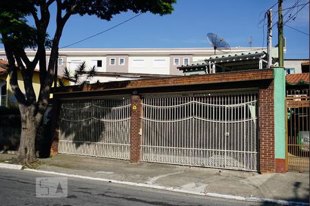Casa à venda com 100m², 4 quartos e 3 vagasFachada