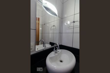 Casa à venda com 200m², 3 quartos e 3 vagasBanheiro do quarto 2