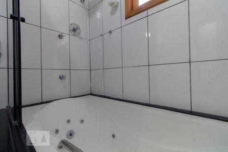 Casa à venda com 200m², 3 quartos e 3 vagasBanheiro do quarto 1