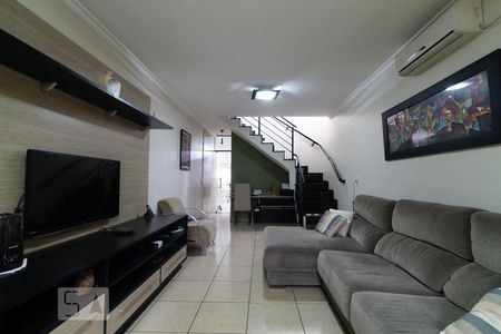 Sala de casa à venda com 3 quartos, 200m² em Chácara Mafalda, São Paulo