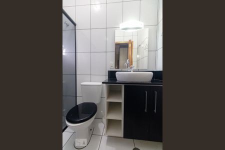 Casa à venda com 200m², 3 quartos e 3 vagasBanheiro do quarto 2