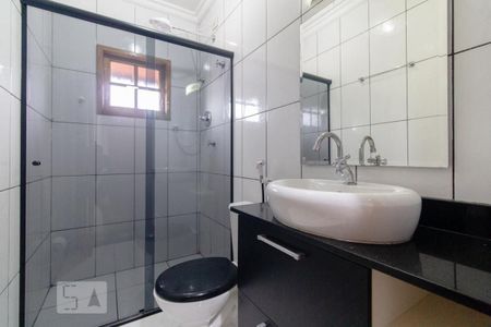 Casa à venda com 200m², 3 quartos e 3 vagasBanheiro do quarto 3