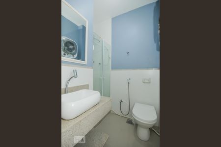 Banheiro  de apartamento à venda com 1 quarto, 45m² em Copacabana, Rio de Janeiro