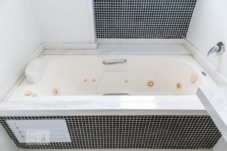 Apartamento para alugar com 175m², 4 quartos e 2 vagas Apartamento para alugar com 175m², 4 quartos e 2 vagasBanheira