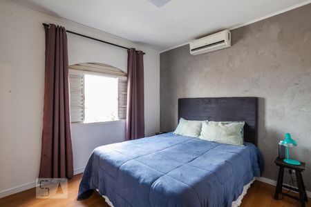Casa à venda com 270m², 3 quartos e 8 vagas Casa à venda com 270m², 3 quartos e 8 vagasSuíte