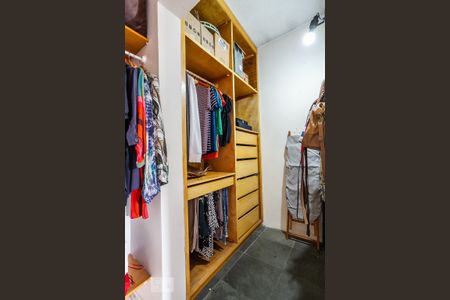 Casa à venda com 270m², 3 quartos e 8 vagas Casa à venda com 270m², 3 quartos e 8 vagasCloset Quarto 3