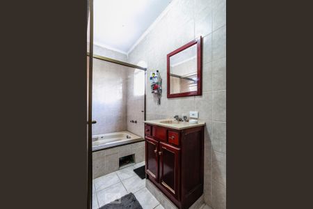 Casa à venda com 270m², 3 quartos e 8 vagas Casa à venda com 270m², 3 quartos e 8 vagasBanheiro da Suíte