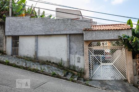 Casa à venda com 270m², 3 quartos e 8 vagas Casa à venda com 270m², 3 quartos e 8 vagasFachada