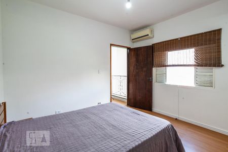 Casa à venda com 270m², 3 quartos e 8 vagas Casa à venda com 270m², 3 quartos e 8 vagasQuarto 1