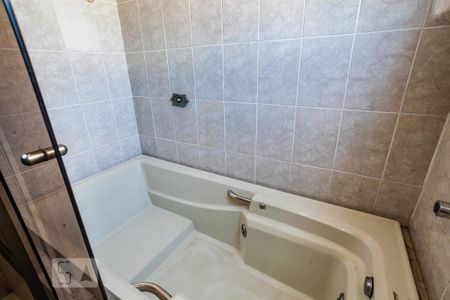 Casa à venda com 270m², 3 quartos e 8 vagas Casa à venda com 270m², 3 quartos e 8 vagasBanheiro da Suíte