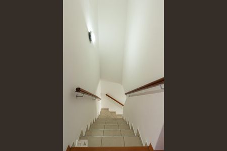 Casa à venda com 164m², 3 quartos e 2 vagasEscada