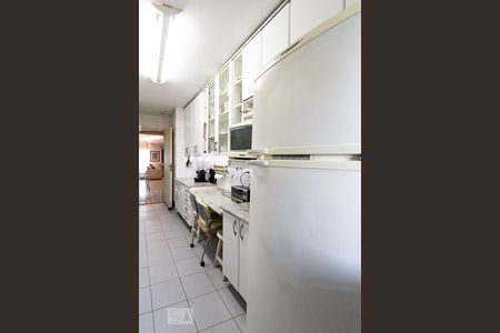 Apartamento à venda com 92m², 2 quartos e 2 vagasCozinha