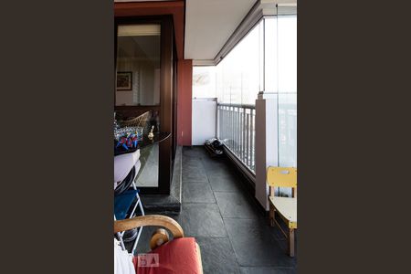 Apartamento à venda com 92m², 2 quartos e 2 vagasVaranda da Sala