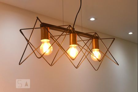 Casa à venda com 161m², 3 quartos e 2 vagasSala - Detalhe do Lustre