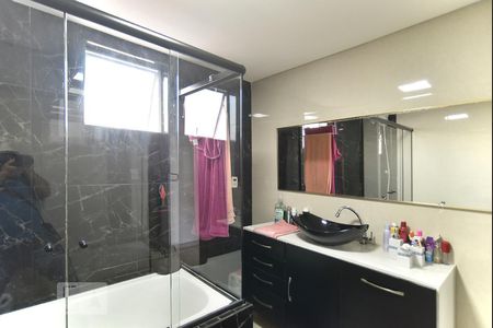 Casa à venda com 161m², 3 quartos e 2 vagasBanheiro da Suite