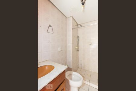 Banheiro de apartamento para alugar com 1 quarto, 53m² em Petrópolis, Porto Alegre