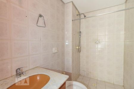 Banheiro de apartamento para alugar com 1 quarto, 53m² em Petrópolis, Porto Alegre