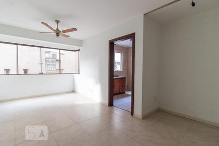 Sala de apartamento para alugar com 1 quarto, 53m² em Petrópolis, Porto Alegre