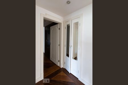 Apartamento para alugar com 184m², 3 quartos e 1 vaga Apartamento para alugar com 184m², 3 quartos e 1 vagaCorredor