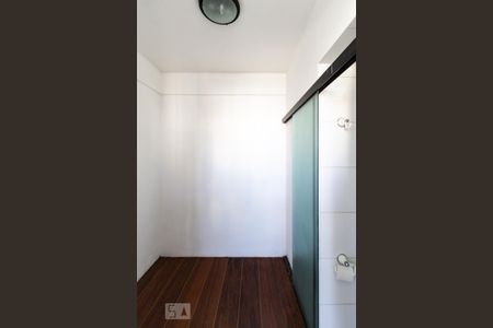 Apartamento para alugar com 184m², 3 quartos e 1 vaga Apartamento para alugar com 184m², 3 quartos e 1 vagaQuarto e banheiro de serviço