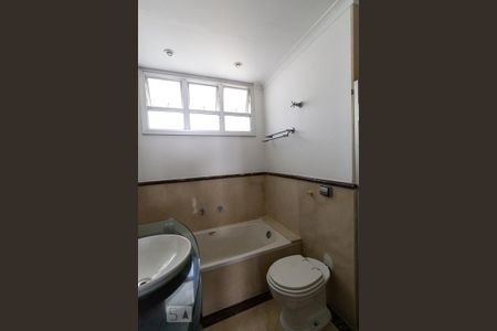 Apartamento para alugar com 184m², 3 quartos e 1 vaga Apartamento para alugar com 184m², 3 quartos e 1 vagaBanheiro da Suite