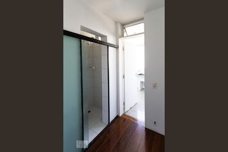 Apartamento para alugar com 184m², 3 quartos e 1 vaga Apartamento para alugar com 184m², 3 quartos e 1 vagaQuarto e banheiro de serviço