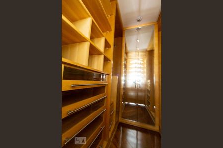 Apartamento para alugar com 184m², 3 quartos e 1 vaga Apartamento para alugar com 184m², 3 quartos e 1 vagaSuíte