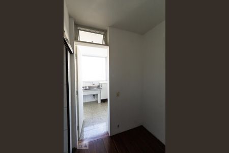 Apartamento para alugar com 184m², 3 quartos e 1 vaga Apartamento para alugar com 184m², 3 quartos e 1 vagaQuarto e banheiro de serviço