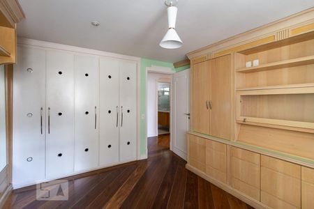 Apartamento para alugar com 184m², 3 quartos e 1 vaga Apartamento para alugar com 184m², 3 quartos e 1 vagaQuarto 2
