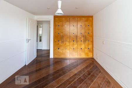 Apartamento para alugar com 184m², 3 quartos e 1 vaga Apartamento para alugar com 184m², 3 quartos e 1 vagaQuarto 1