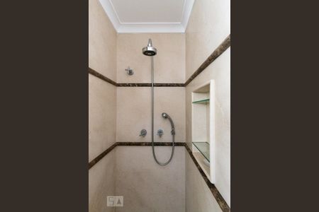 Apartamento para alugar com 184m², 3 quartos e 1 vaga Apartamento para alugar com 184m², 3 quartos e 1 vagaBanheiro da Suite - Chuveiro